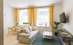 1212 Apartments With Free Parking